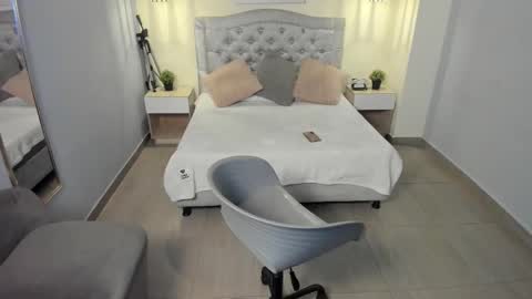 Snapshot of escarleth__ chatting on October 17, 1:48 pm Escarlet online show from October 17, 1:48 pm