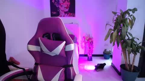 Esmeralda online show from October 19, 7:40 pm