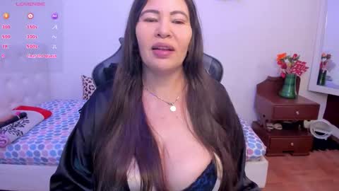 esme online show from October 12, 8:00 pm