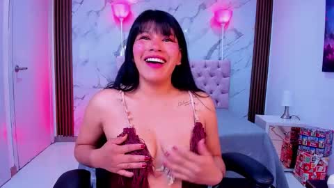 Esmeralda  online show from December 20, 11:50 am