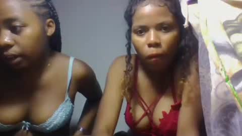 Snapshot of esmeraldae chatting on October 6, 10:27 pm esmeraldae online show from October 6, 10:27 pm