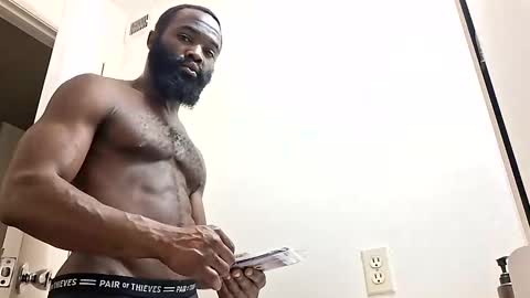 esmoovethegod online show from September 20, 6:44 pm