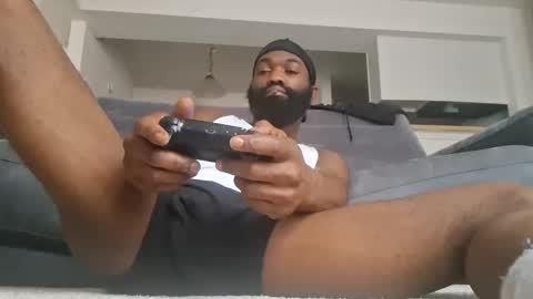 esmoovethegod online show from September 10, 4:41 pm