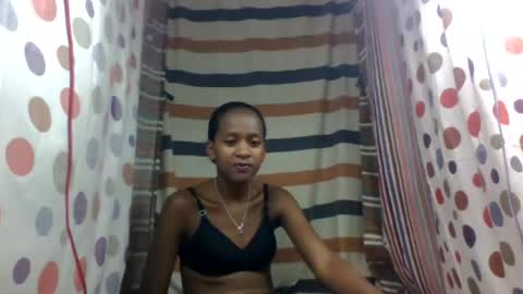 estancelee online show from June 18, 7:08 pm