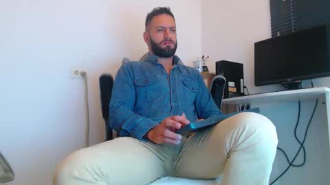 esteban online show from February 17, 1:32 pm