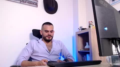 Esteban Fernandez online show from February 15, 7:51 am