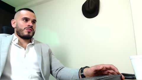 Esteban Fernandez online show from December 14, 4:08 am