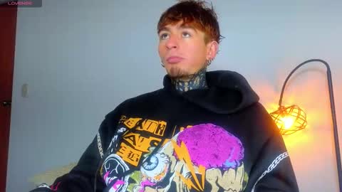 Esteban independent model online show from December 4, 11:10 am