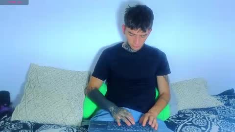 Esteban independent model online show from June 30, 8:40 pm