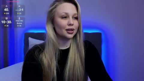 Estella online show from October 18, 4:33 pm