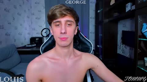 Snapshot of esthetics_boys chatting on March 10, 11:23 am LOUIS online show from March 10, 11:23 am