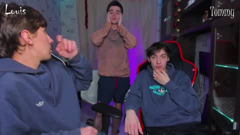 Snapshot of esthetics_boys chatting on January 2, 4:24 pm LOUIS online show from January 2, 4:24 pm