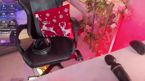 Aura online show from December 5, 2:59 pm