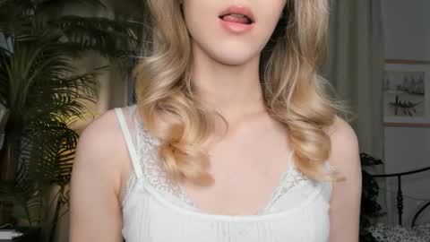 Snapshot of eternity_cuite chatting on September 12, 6:04 am Natalie online show from September 12, 6:04 am