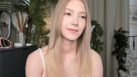 Snapshot of eternity_cuite chatting on September 13, 6:05 am Natalie online show from September 13, 6:05 am