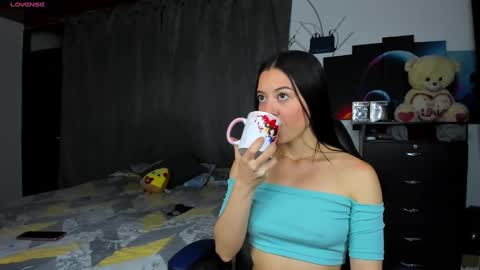 Snapshot of ethan_chloee chatting on February 17, 3:15 am  Chloe  Ethan  online show from February 17, 3:15 am