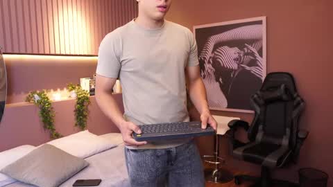 ethan_occonor online show from April 18, 1:13 pm