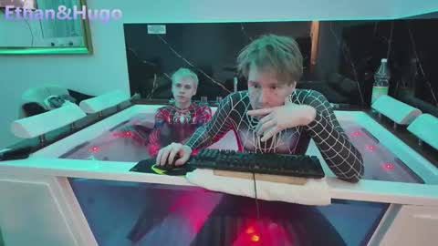 Hugo and Ethan online show from April 20, 3:31 am