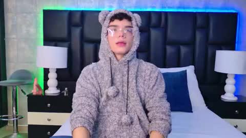 Ethan Leroy online show from October 17, 4:27 am