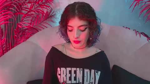 E V A online show from November 6, 8:12 pm