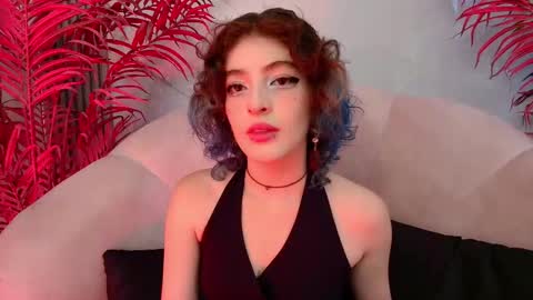 E V A online show from November 26, 7:54 pm