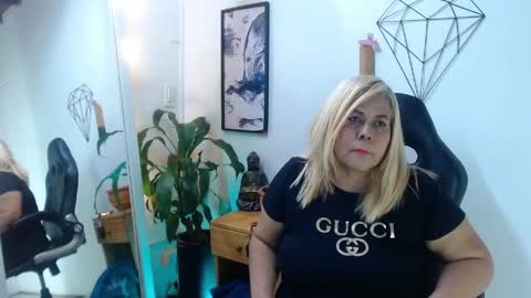 eva_love49 online show from April 2, 6:04 pm
