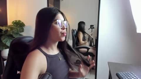 E V A  online show from May 12, 12:36 pm