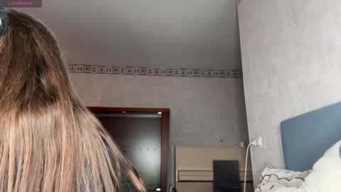 eva varnerr online show from March 4, 1:02 am