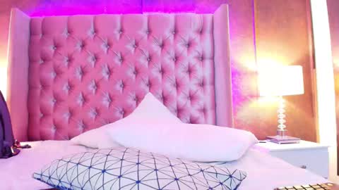 Snapshot of evaa_cloee chatting on February 26, 11:00 am EVA CLOEE online show from February 26, 11:00 am