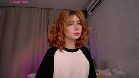 Snapshot of evaa_moonn_ chatting on November 1, 7:07 am Eva online show from November 1, 7:07 am