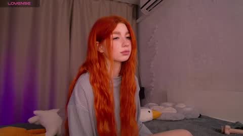 Snapshot of evaa_moonn_ chatting on December 4, 6:05 am Eva online show from December 4, 6:05 am