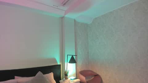 julieth online show from October 24, 1:01 pm