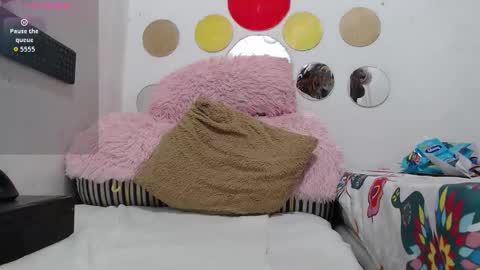 EVA  online show from February 8, 5:49 pm