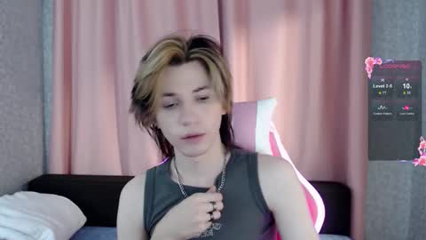 Snapshot of evan_reinhart chatting on October 3, 11:35 pm evan_reinhart online show from October 3, 11:35 pm
