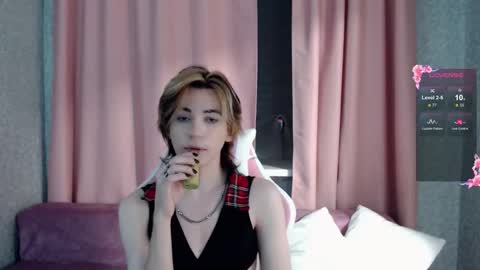 Snapshot of evan_reinhart chatting on October 15, 11:05 pm evan_reinhart online show from October 15, 11:05 pm