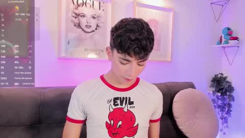 Snapshot of evan_voss chatting on October 26, 12:28 pm Evan voss  help me get 200 likesindependent model online show from October 26, 12:28 pm