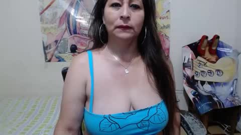 Snapshot of evangelinhotxxx33 chatting on October 4, 2:37 pm Eva online show from October 4, 2:37 pm