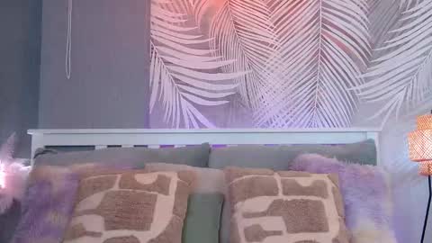 Snapshot of evareyss chatting on October 18, 2:21 pm evareyss online show from October 18, 2:21 pm
