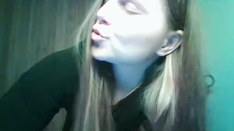 evasapples2026 online show from February 3, 6:45 pm