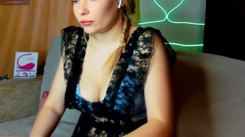 Snapshot of evasunshine18 chatting on March 10, 7:11 am Eva online show from March 10, 7:11 am