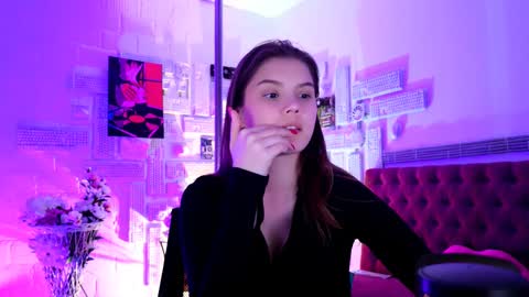 Snapshot of evathopson chatting on February 13, 6:48 pm Eva  next stream -  - 1600 UTC2000  online show from February 13, 6:48 pm