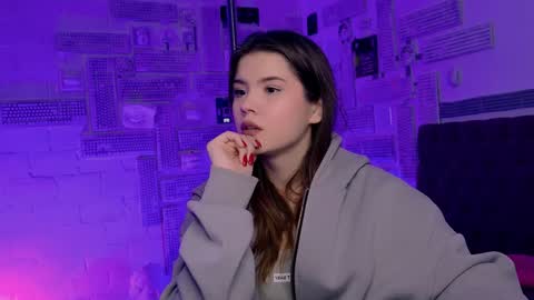 Snapshot of evathopson chatting on February 6, 12:04 pm Eva  next stream -  - 1600 UTC2000  online show from February 6, 12:04 pm
