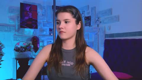 Snapshot of evathopson chatting on February 28, 5:04 pm Eva  next stream -  - 1600 UTC2000  online show from February 28, 5:04 pm
