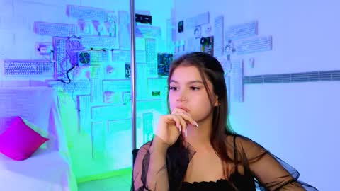 Snapshot of evathopson chatting on October 12, 7:56 am Eva  next stream -  - 1600 UTC2000  online show from October 12, 7:56 am
