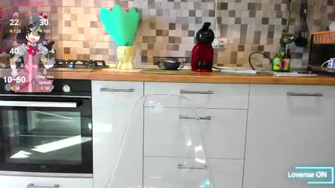 eveeevian online show from October 11, 9:14 am