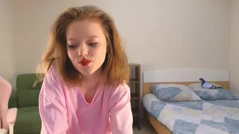 Snapshot of eveleen_soleen chatting on September 25, 1:18 pm Eveleen online show from September 25, 1:18 pm