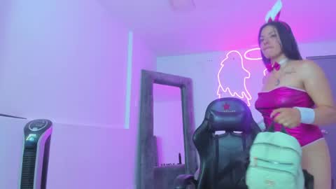 evelin__thompsson online show from April 21, 3:57 am