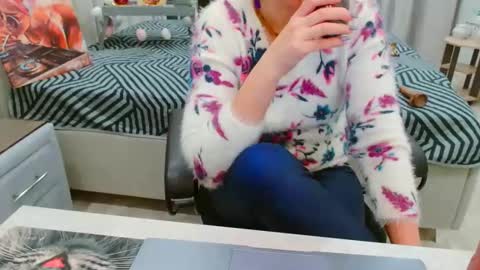 evelove online show from April 3, 4:36 pm