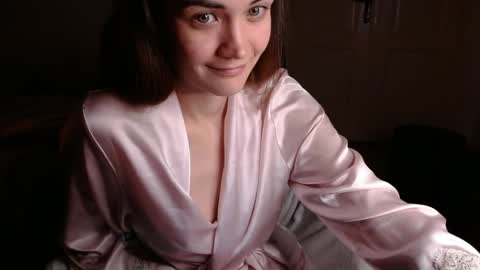 Snapshot of evelyn_gg chatting on December 14, 2:44 am Evelyn online show from December 14, 2:44 am