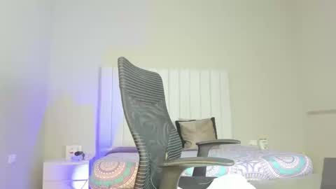 Snapshot of evelyn_jones__ chatting on September 9, 4:12 am evelyn_jones__ online show from September 9, 4:12 am